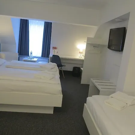 Hotel Brunnenhof Center 3*