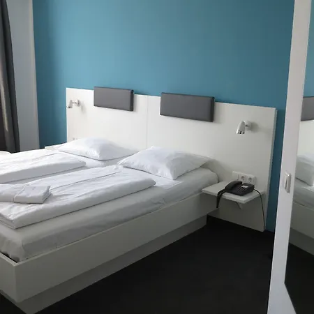 Brunnenhof Center מלון 3*