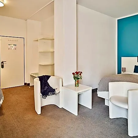מלון Brunnenhof Center 3*