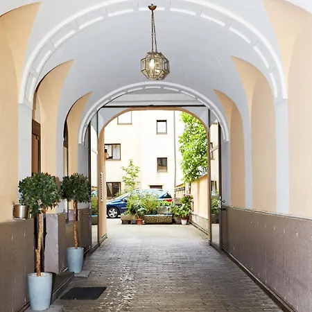 Hotel Brunnenhof Center 3*