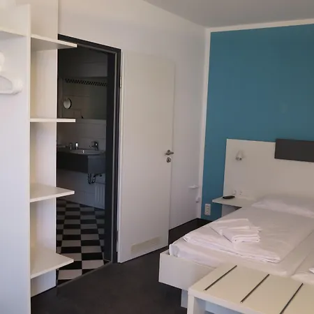 Hotel Brunnenhof Center 3*