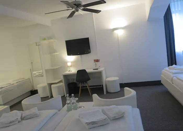 Hotel Brunnenhof Center 3*